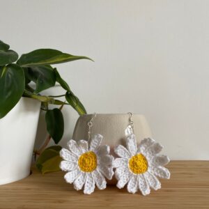 Daisy earrings - Daisy jewellery - crochet earrings