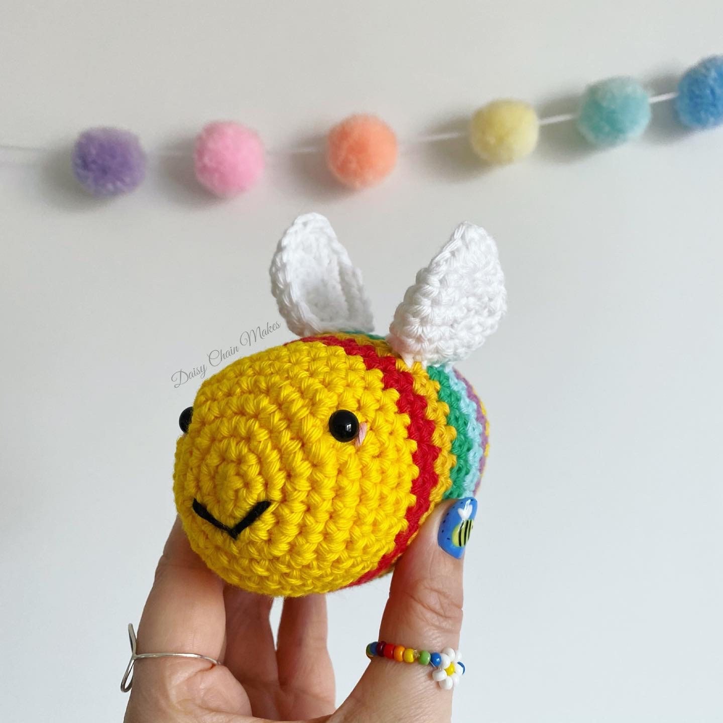 Large chonky bees - Image 5