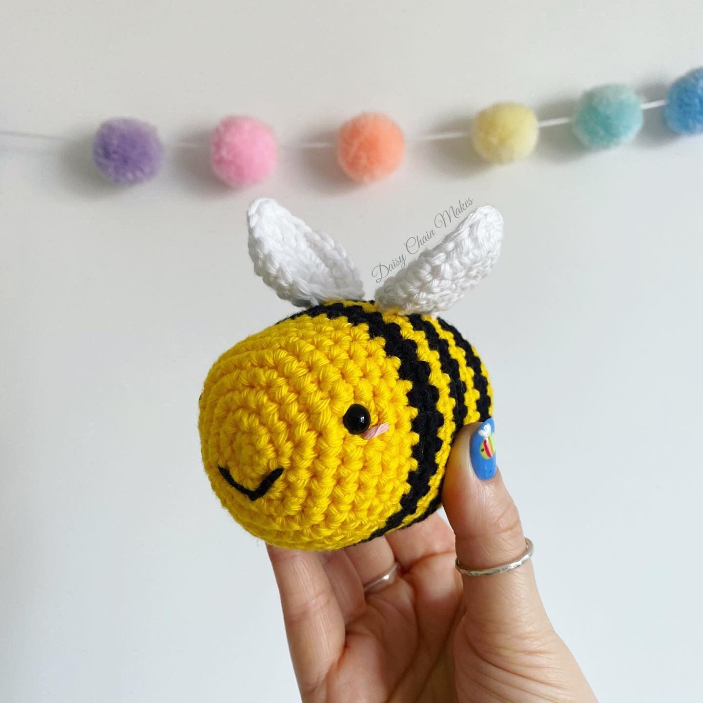 Large chonky bees - Image 6