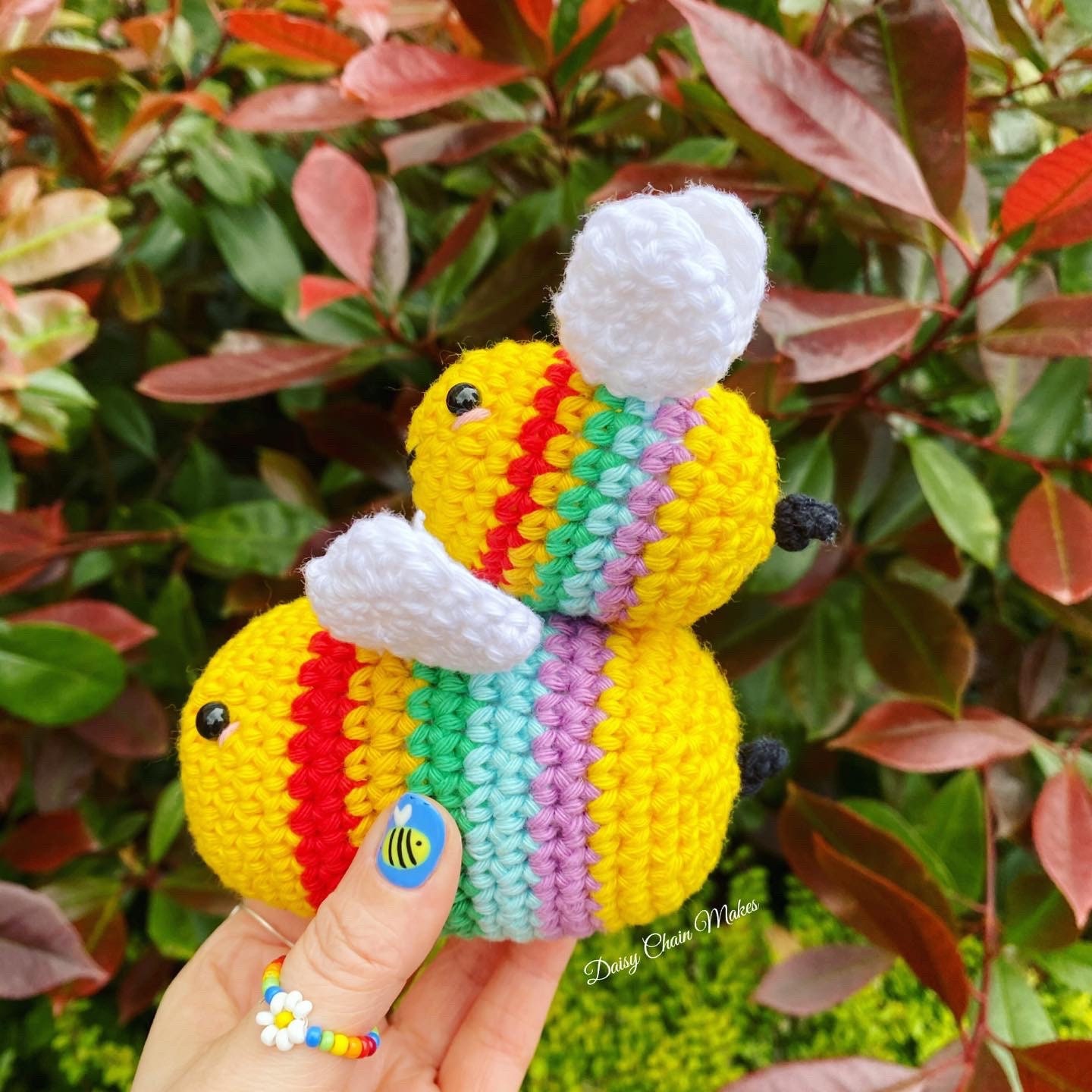 Large chonky bees - Image 10