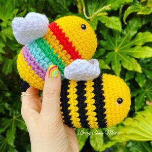 Large bee - large crochet bee - large bumblebee - bee decor - crochet bee decor