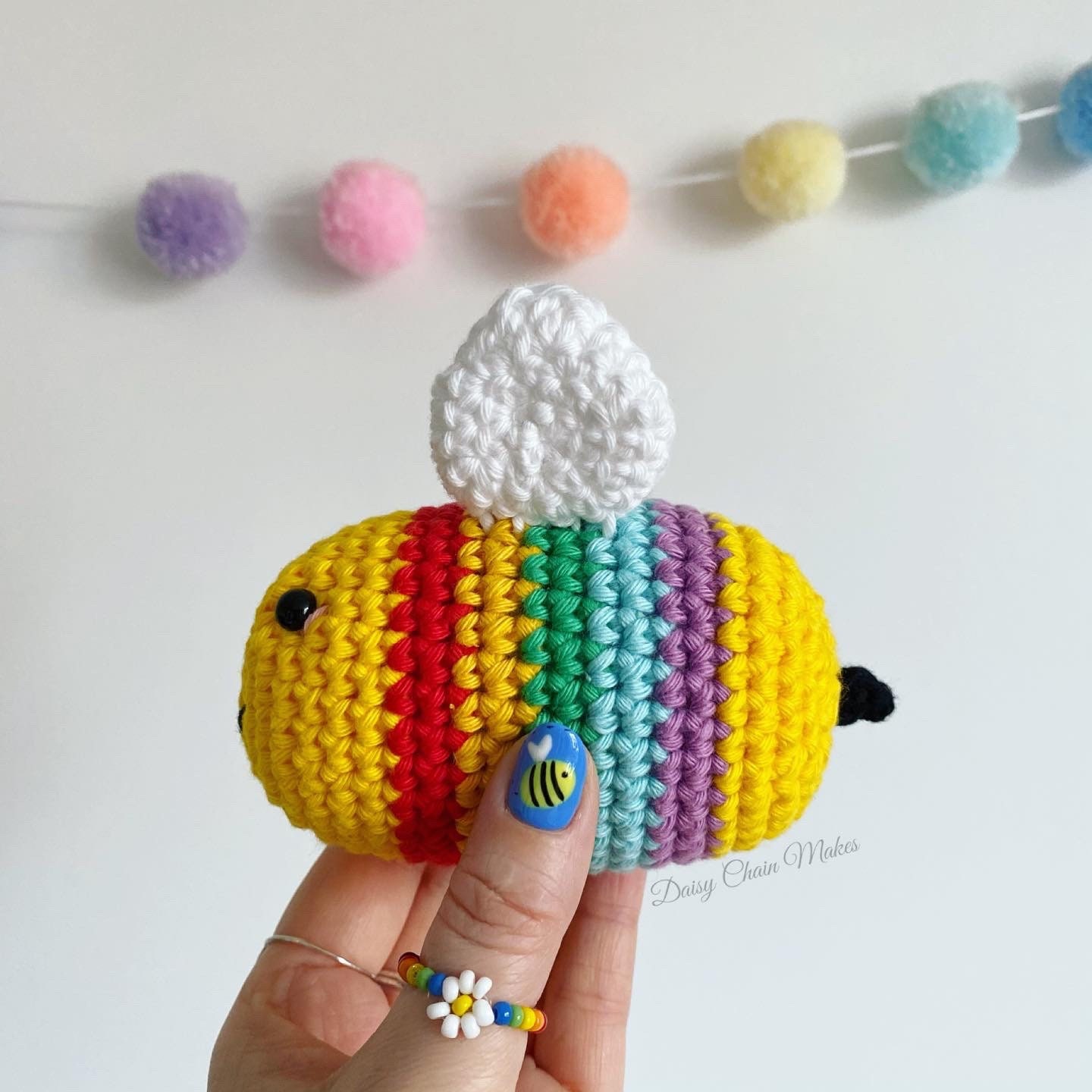 Large chonky bees - Image 8