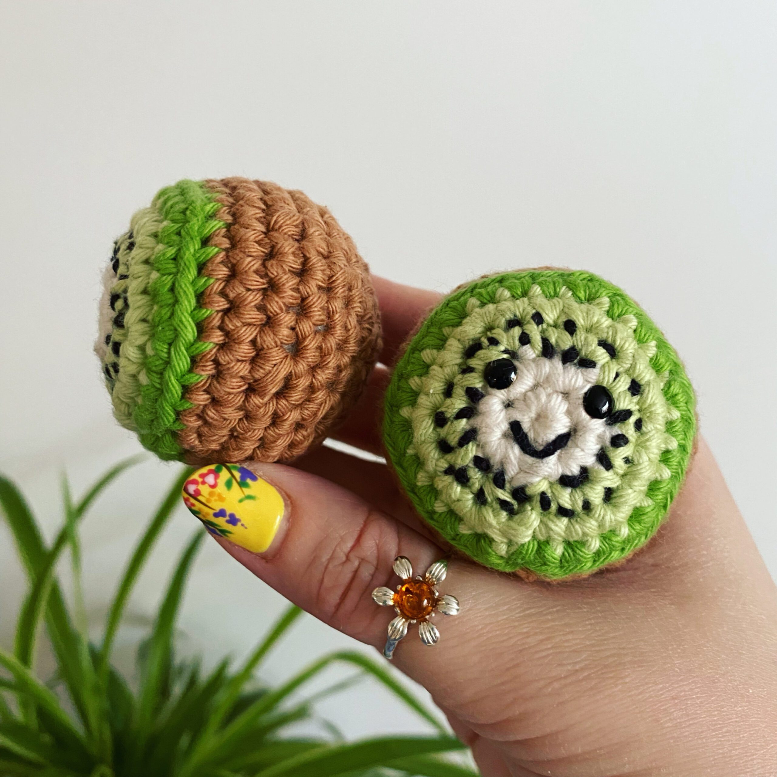 Kiwi fruit cutie